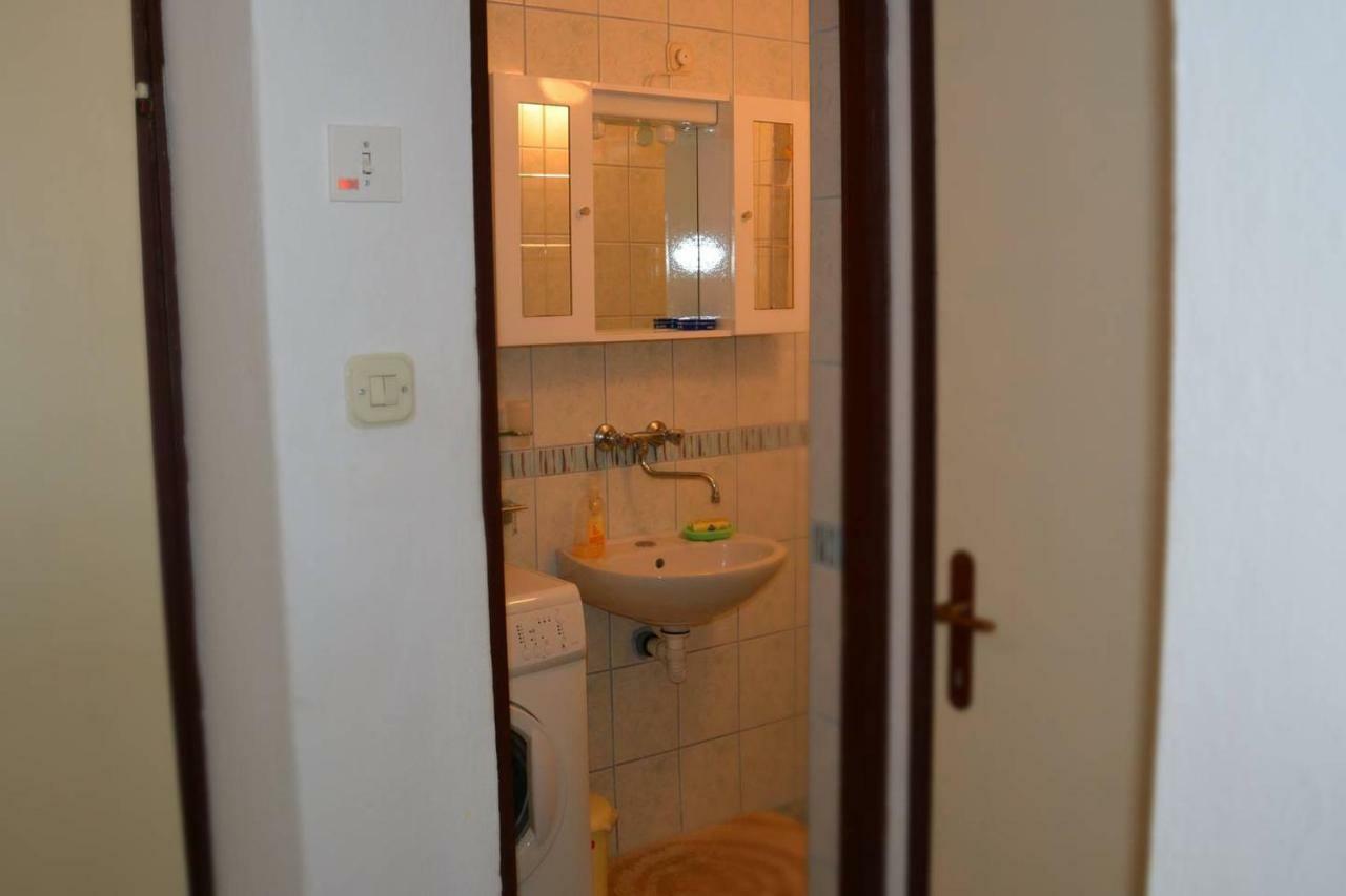 Holiday House Maretta - Apartment No 1 Lukovo Sugarje Exterior photo