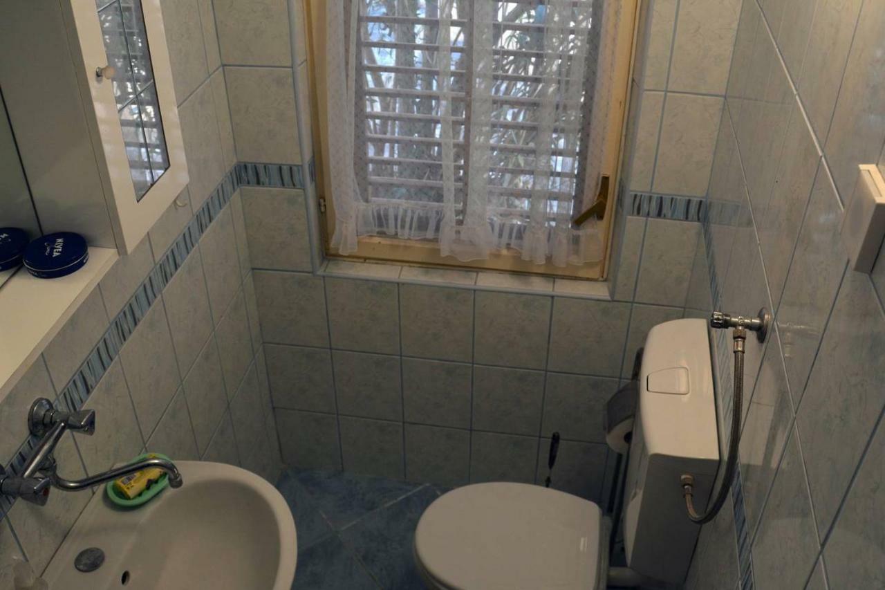 Holiday House Maretta - Apartment No 1 Lukovo Sugarje Exterior photo